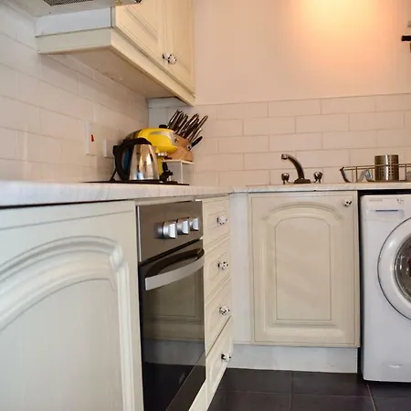 Spacious & Bight City Centre Flat