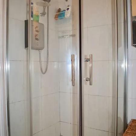 Spacious & Bight City Centre Flat *